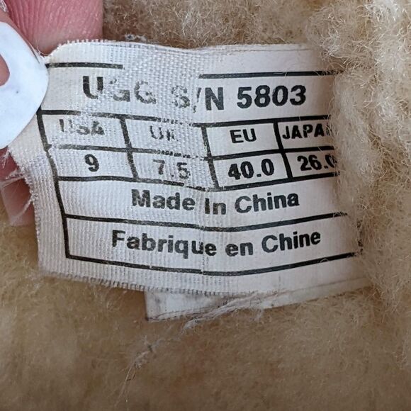 UGG Bailey Button II Boot - Picture 9 of 10